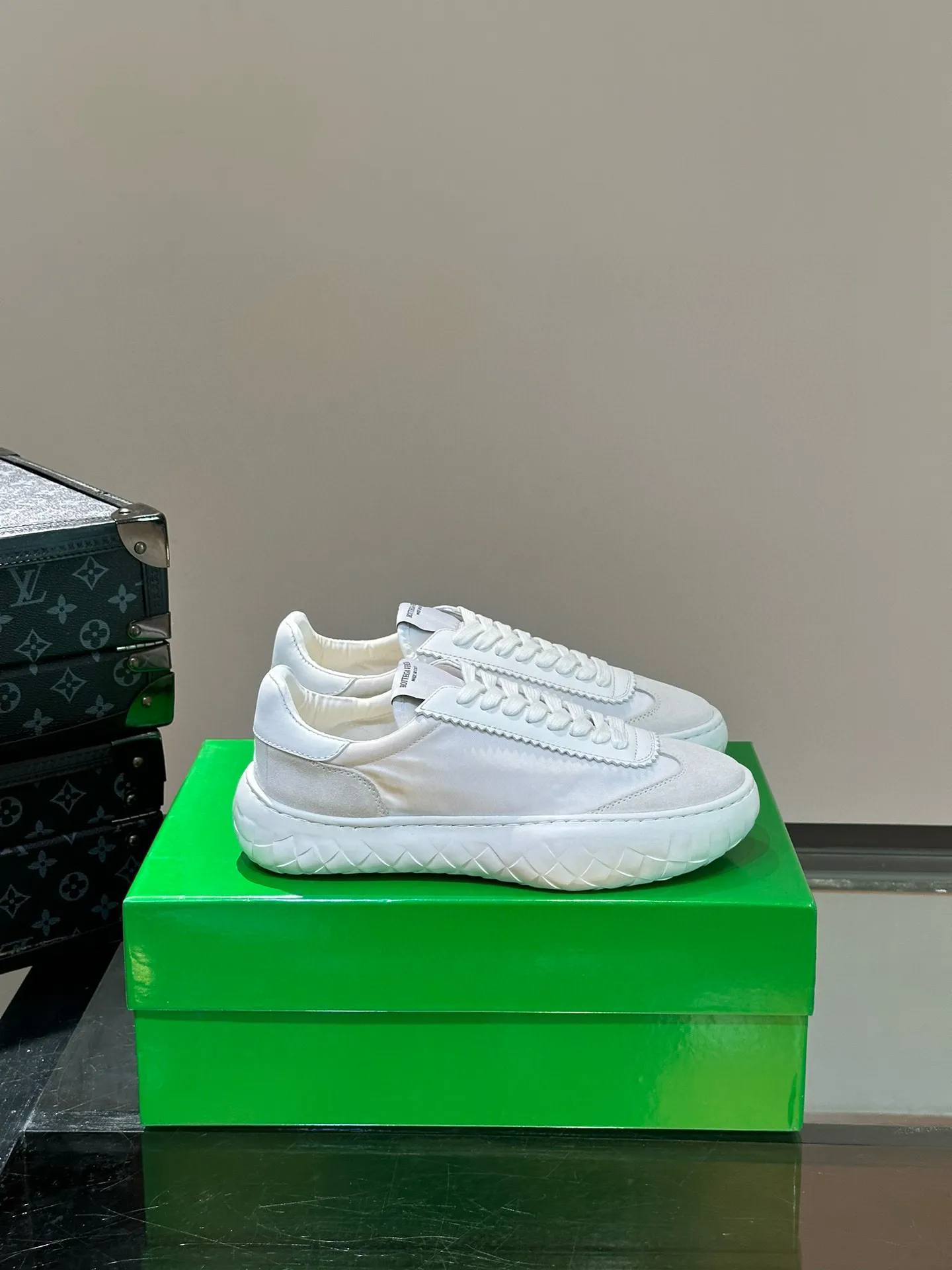 Factory price: 438💰BV/Bottega Veneta🆕New men's moral training sneakers, made of Sneaker technology nylon and suede, inspired by retro basketball shoes, a new interpretation of classic sneakers, a light, comfortable and breathable summer must-have item, the soles are made of classic woven texture, super recognizable, nylon suede stitching, full of texture! Size: 38-44, (45 customized)